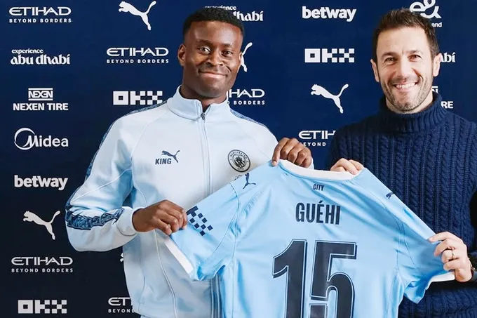 Marc Guehi khoác áo Manchester City ký hợp đồng mới.